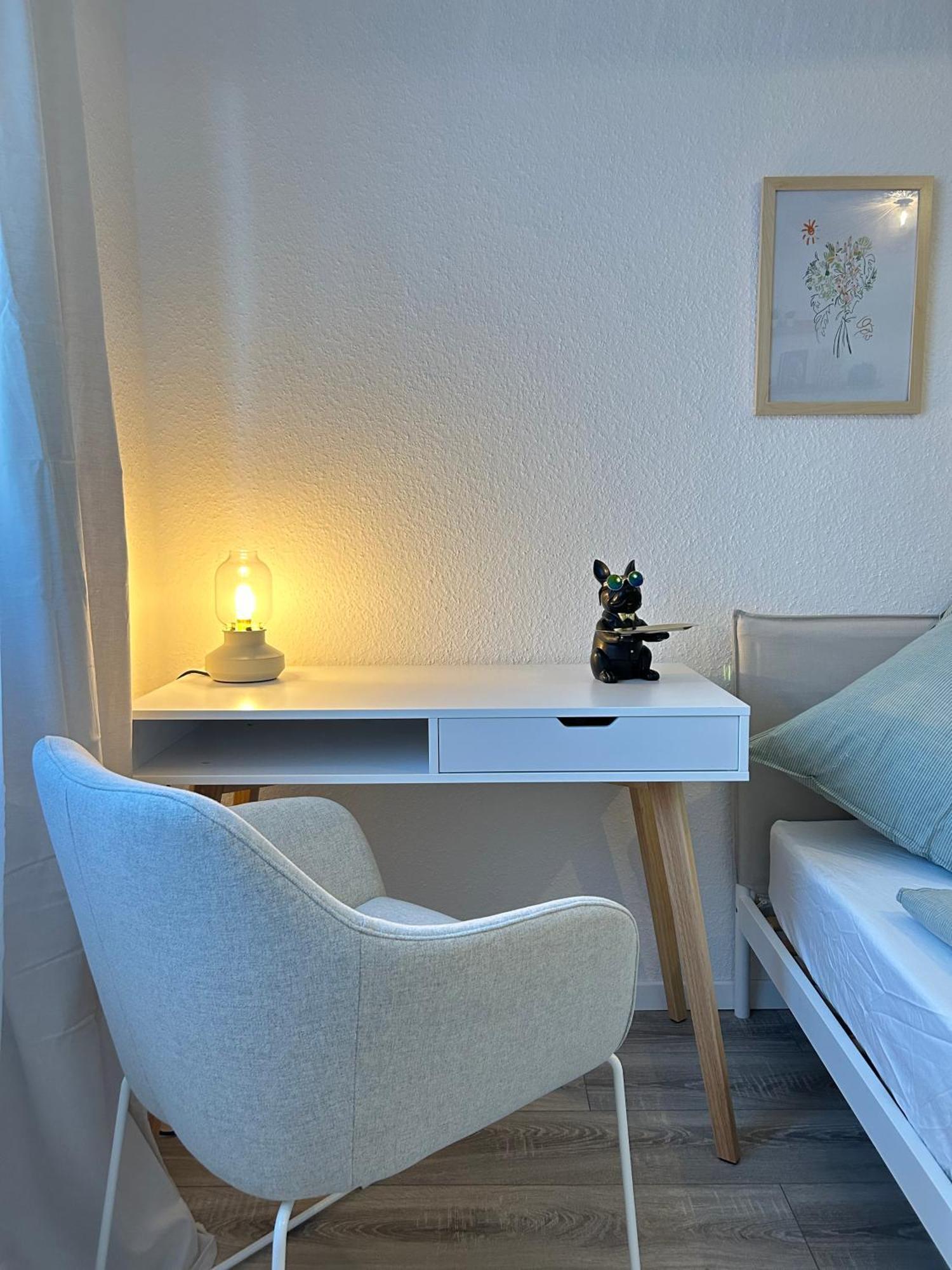 Modernes Designer-Apartment Fuer 7 Gaeste - 80Qm In Zentraler Lage, Self-Check-In Karlsruhe Esterno foto
