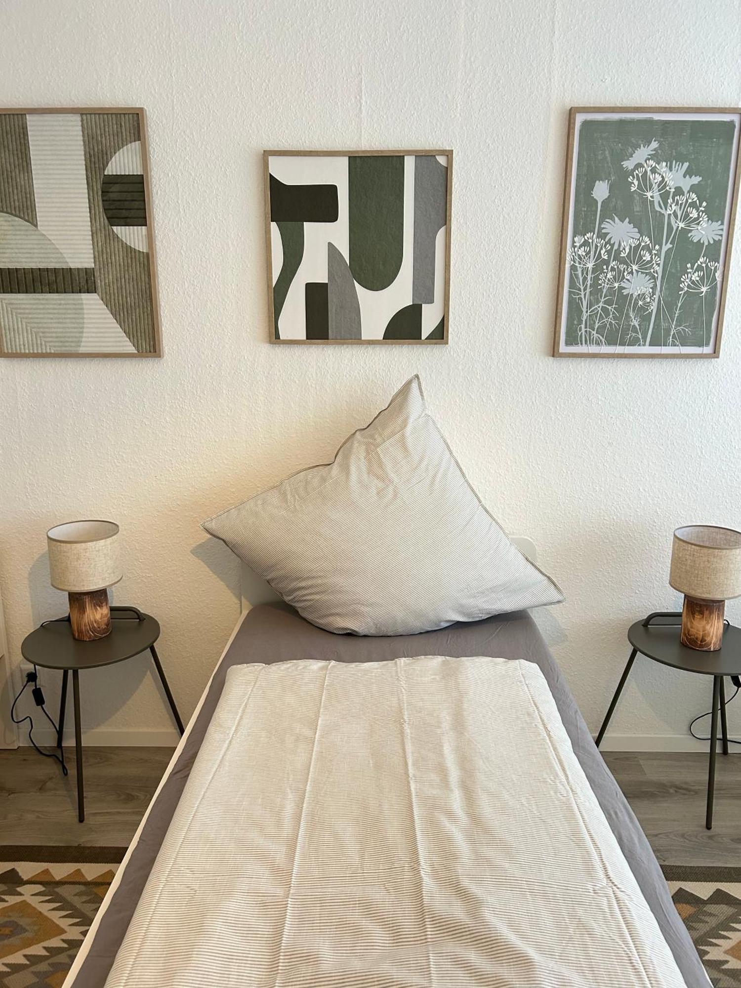 Modernes Designer-Apartment Fuer 7 Gaeste - 80Qm In Zentraler Lage, Self-Check-In Karlsruhe Esterno foto